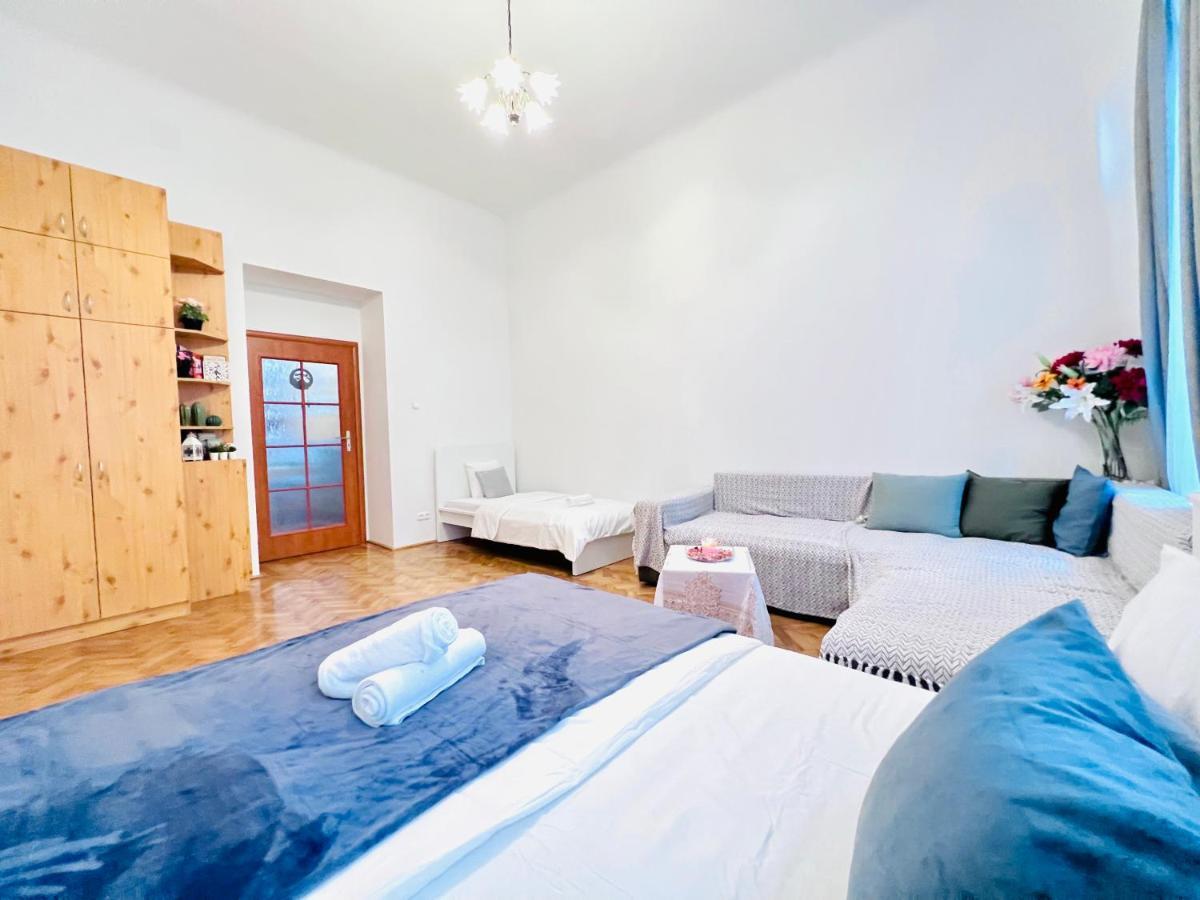Kerepesi 3 - Opposite Keleti Station Apartment Budapest Bagian luar foto
